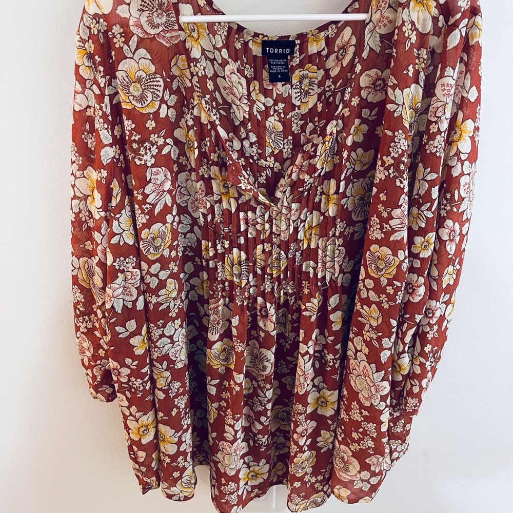 Torrid floral 5x blouse